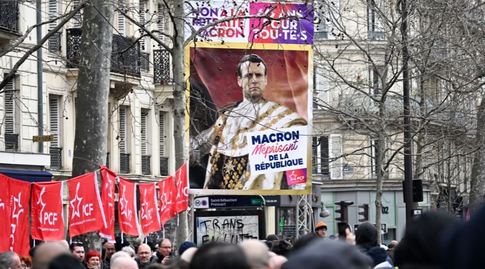 Qeveria franceze miraton reformen e pensioneve pa e kaluar ne Parlament